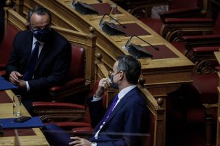 Εχοντας χάσει τ’ αυγά και τα πασχάλια