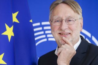 Η Ε.Ε. θα συνεργαστεί εποικοδομητικά με τον πρόεδρο Μπάιντεν