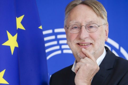 Η Ε.Ε. θα συνεργαστεί εποικοδομητικά με τον πρόεδρο Μπάιντεν