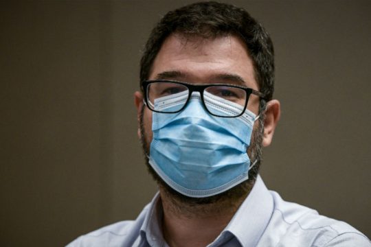 «Με ποια στοιχεία άνοιξαν τα μαγαζιά Δευτέρα για να κλείσουν Τετάρτη στη Δ. Αττική;»