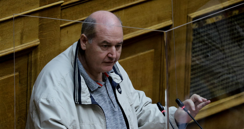 Φίλης: Κουρελιάζουν το Σύνταγμα