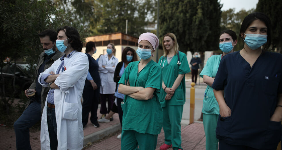Στα βαρέα όλοι οι υγειονομικοί