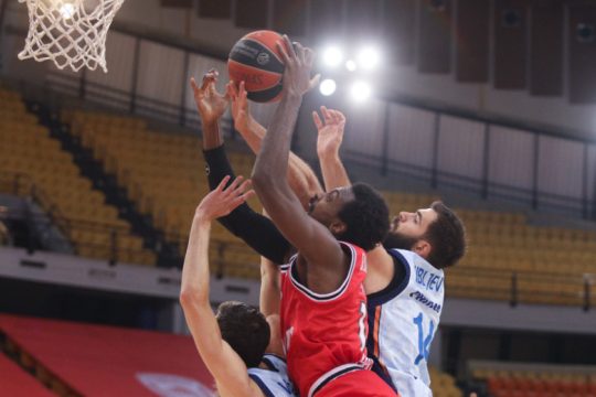 Ήττα στο ΣΕΦ για τον Ολυμπιακό, μετά τα δύο «διπλά»