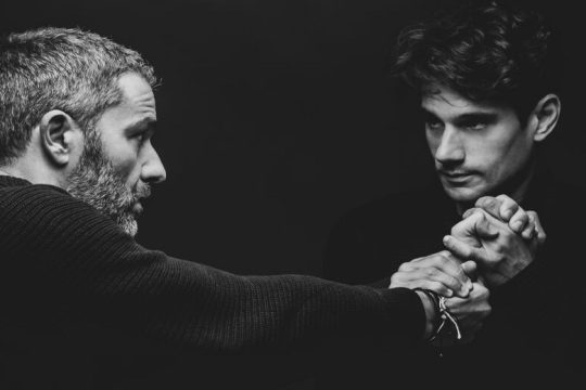 Ενα «Πάτωμα» που χωρίζει δύο άντρες