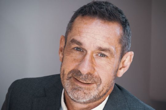 Πολ Μέισον: «Η Αριστερά στην Βρετανία οφείλει να οικοδομήσει μια σταθερή εμπορική σχέση με την Ευρωπαϊκή Ένωση στο μέλλον»