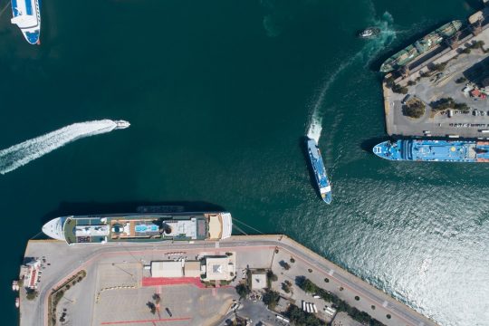 Κρουαζιεράδες εναντίον ακτοπλόων