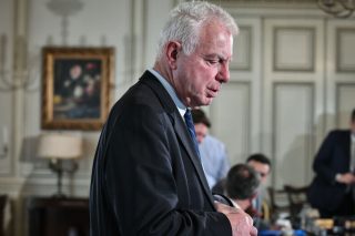Πικραμένος από τον συντονισμό Μαξίμου