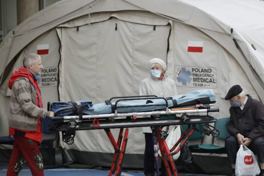 Πρώτα τα Χριστούγεννα και μετά… καραντίνα στην Πολωνία