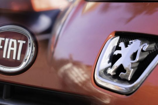 Ευρωπαϊκό «πράσινο φως» για συγχώνευση PSA-Fiat Chrysler υπό όρους