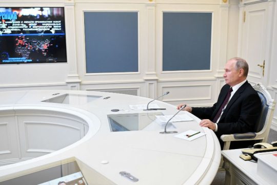 Η Ρωσία και η AstraZeneca συνδυάζουν τα εμβόλια τους