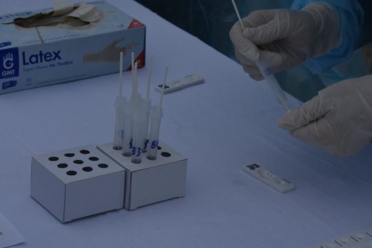 Μετά από εννέα μήνες ανοίγουν πλατφόρμα για πρόγραμμα μαζικών rapid test