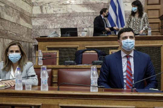 Υποσχέσεις, επικοινωνιακό σόου και μηδέν αυτοκριτική