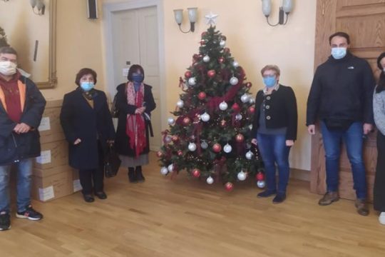 Υποδήματα σε ωφελούμενους κοινωνικών δομών πρόσφερε η Αντιπεριφέρεια Ρεθύμνου
