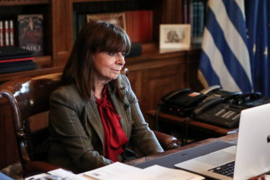 Διαδικτυακά τα κάλαντα στην Πρόεδρο της Δημοκρατίας
