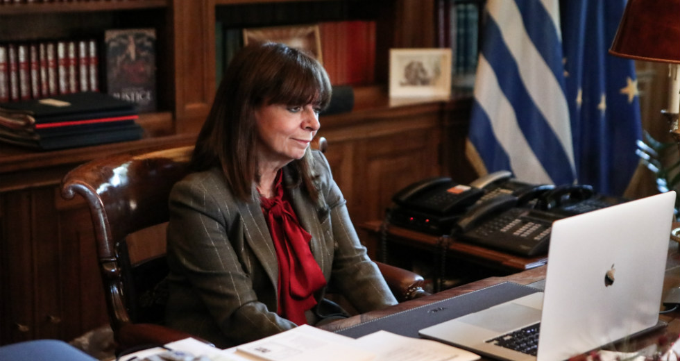 Διαδικτυακά τα κάλαντα στην Πρόεδρο της Δημοκρατίας