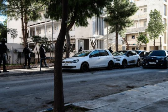 Ταμπουρώθηκε στο σπίτι του μετά από επεισόδιο με πυροβολισμούς