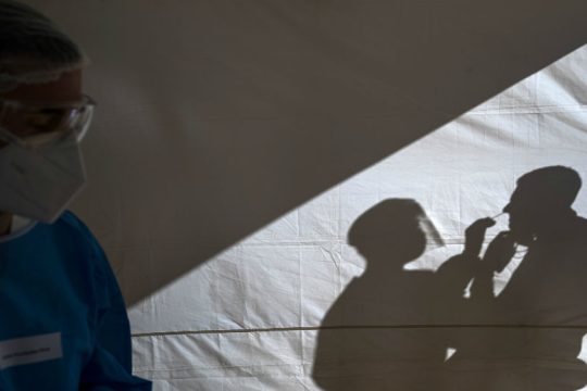 Ένας στους δέκα Ισπανούς έχει μολυνθεί με κορονοϊό σύμφωνα με έρευνα