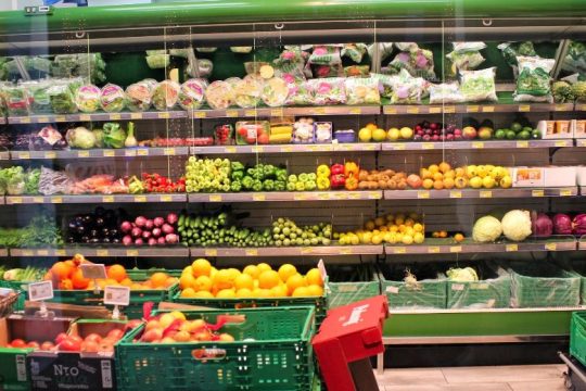 Ανοιχτά καταστήματα με click away και σουπερμάρκετ