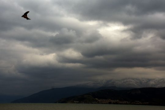 Νεφώσεις με τοπικές βροχές και χαμηλές θερμοκρασίες