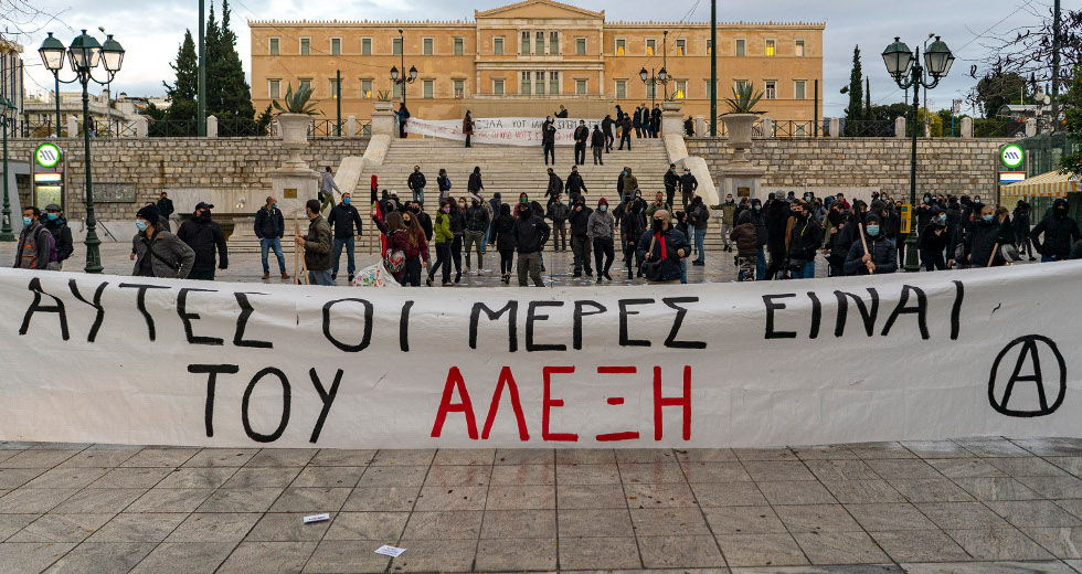 Επίθεση της αστυνομίας σε συγκέντρωση για τον Αλέξη στο Σύνταγμα