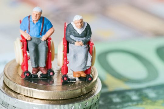 Πότε θα πληρωθούν κύριες και επικουρικές συντάξεις Ιανουαρίου