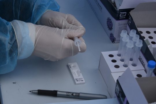 Ποιους ωφελεί η διατίμηση των τεστ