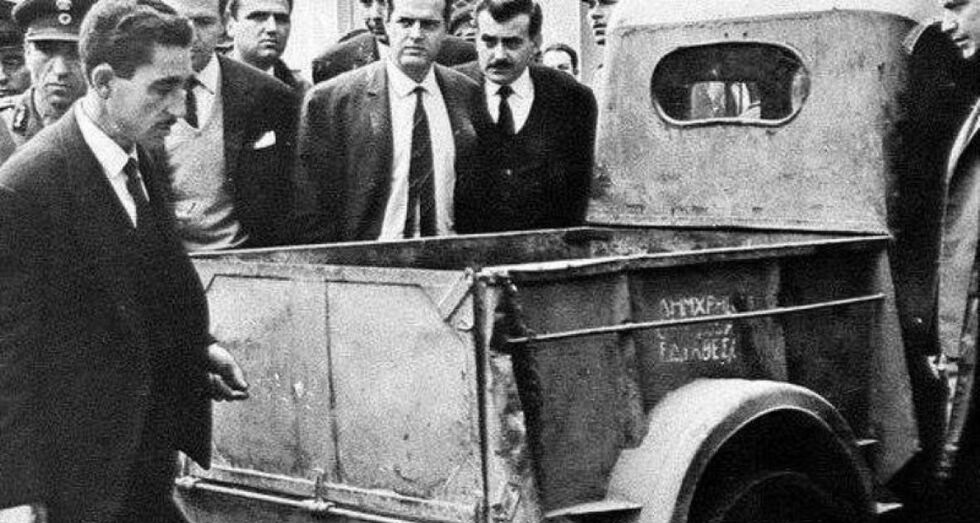 Τότε με τανκς και Γκοτζαμάνηδες… τώρα με ΜΜΕ και δημοσιογράφους