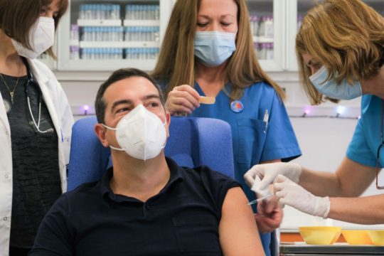 «Υπάρχει κάθε λόγος ανασφάλειας για τη διαχείριση της πανδημίας, αλλά όχι για το εμβόλιο»