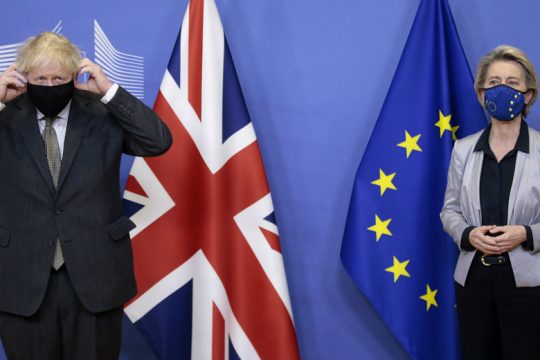 Πιο πιθανό το Brexit χωρίς εμπορική συμφωνία, λένε και οι δύο πλευρές
