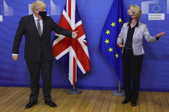Αντίστροφη μέτρηση για συμφωνία ή μη στη μετά-Brexit εποχή