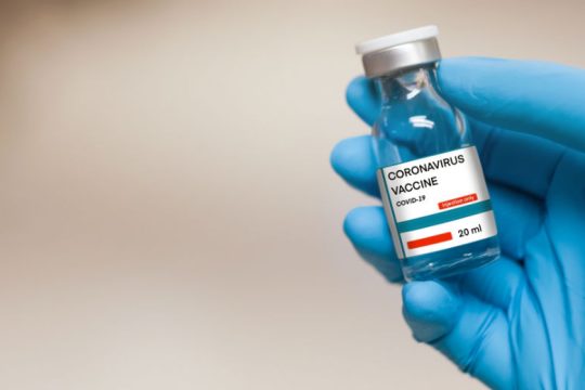 Η δύσκολη εξίσωση για την έγκριση των εμβολίων