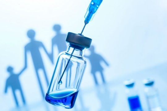 Βρετανία: Ποιοι θα εμβολιαστούν πρώτοι