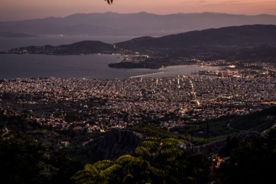 Βόλος: Αποθήκη – ταβέρνα για τους «ανυπότακτους» του lockdown