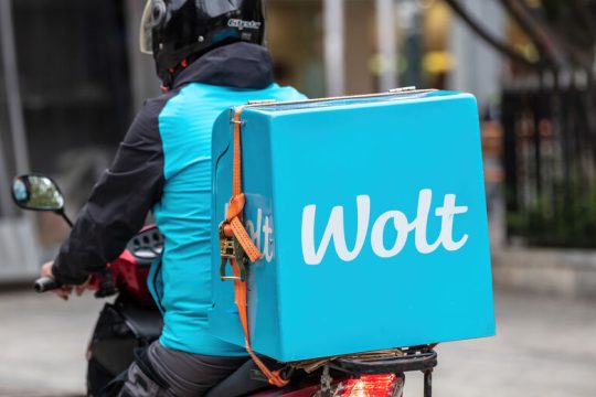 Η ΕΡΤ, η έρευνα για τη Wolt και η σιωπή για την «Εφ.Συν.»