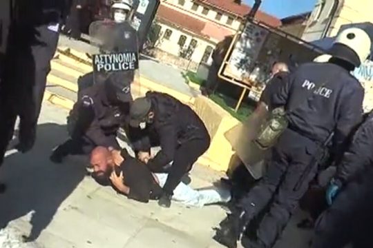 Χτύπησαν στο ψαχνό τους διαδηλωτές στα Χανιά