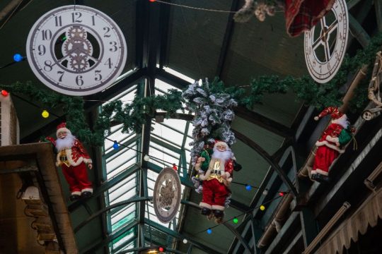 Ανοικτά την Κυριακή σουπερμάρκετ και εμπορικά για «click away»