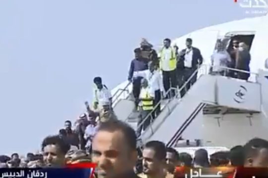 «Εκρηκτική» υποδοχή της νέας κυβέρνησης της Υεμένης στο Άντεν