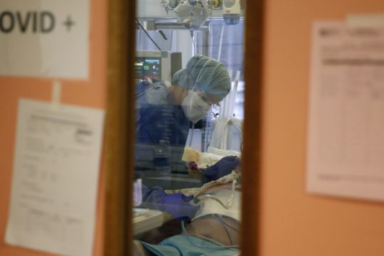 Επτά νέα κρούσματα της βρετανικής παραλλαγής του ιού στη χώρα μας