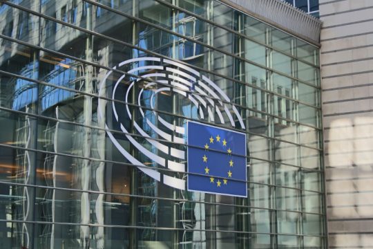 Αναζητώντας παραδείσους στον… καθρέφτη