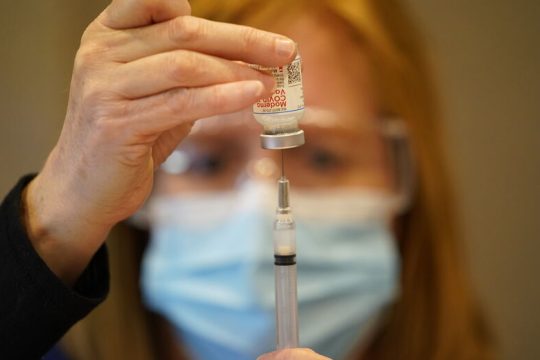 ΠΟΥ: Δέκα χώρες συγκεντρώνουν το 95% των εμβολιασμών