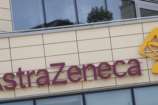 Αυγή: Τα κρυφά σημεία της συμφωνίας με την AstaZeneca