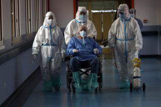 Το πάθημα δεν έγινε μάθημα: η Ιταλία υποτιμά τον κορονοϊό