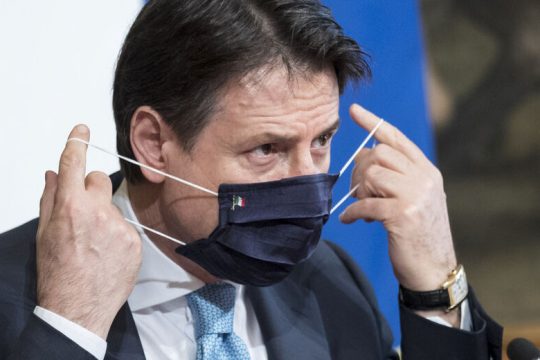 Αλλεπάλληλες διεργασίες στην Ιταλία εν μέσω κυβερνητικής κρίσης