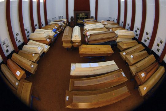 Περισσότερα κρούσματα, λιγότερα εμβόλια και… στραβά μάτια στην Ε.Ε.