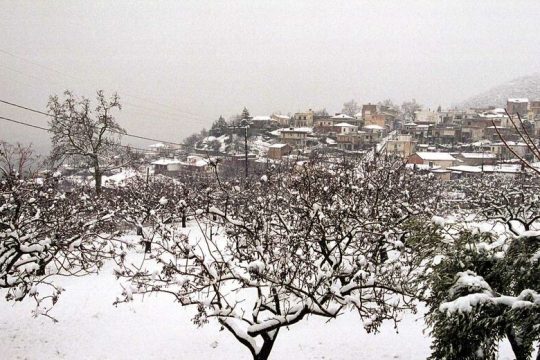 Ο χειμώνας δείχνει τα δόντια του σε όλη τη χώρα