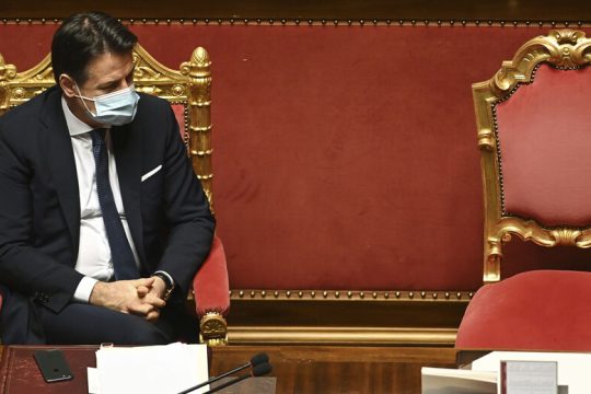 Ψάχνει συμμάχους για να επιβιώσει