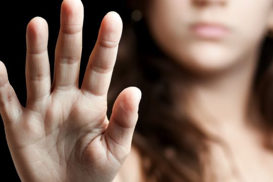 Φουντώνουν οι καταγγελίες σεξουαλικών παρενοχλήσεων
