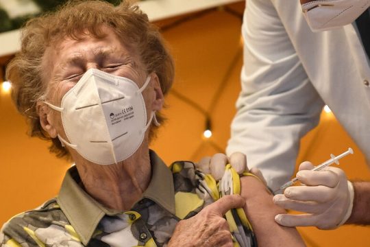 Πρωτοφανές πολιτικό μπέρδεμα στη Γερμανία