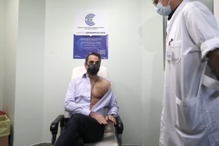 «Βυζάκια έξω λοιπόν»