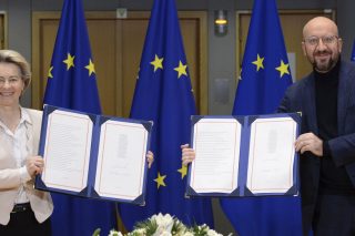 Οι πατέντες για τα εμβόλια πάνω από την υγεία των Ευρωπαίων